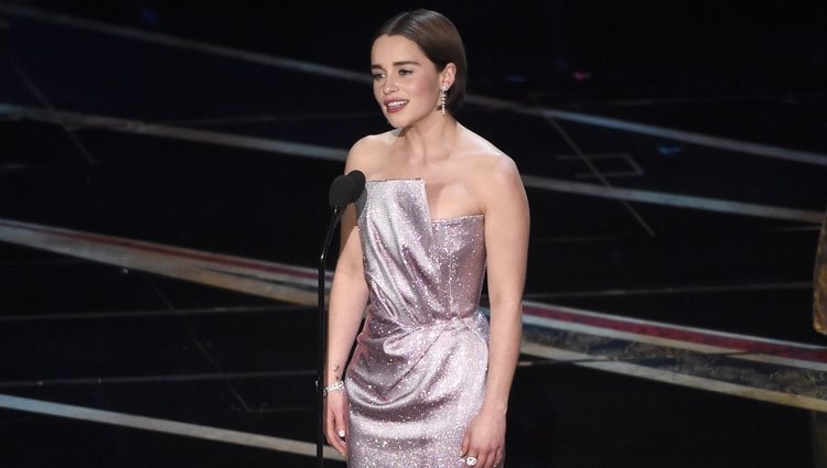 Emilia Clarke presentando un galardón en los Premios Oscar 2019