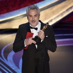 Alfonso Cuarón recogiendo el Oscar 2019 a Mejor película de habla no inglesa por 'Roma'