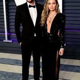 Miley Cyrus y Liam Hemsworth en la fiesta Vanity Fair tras los Premios Oscar 2019
