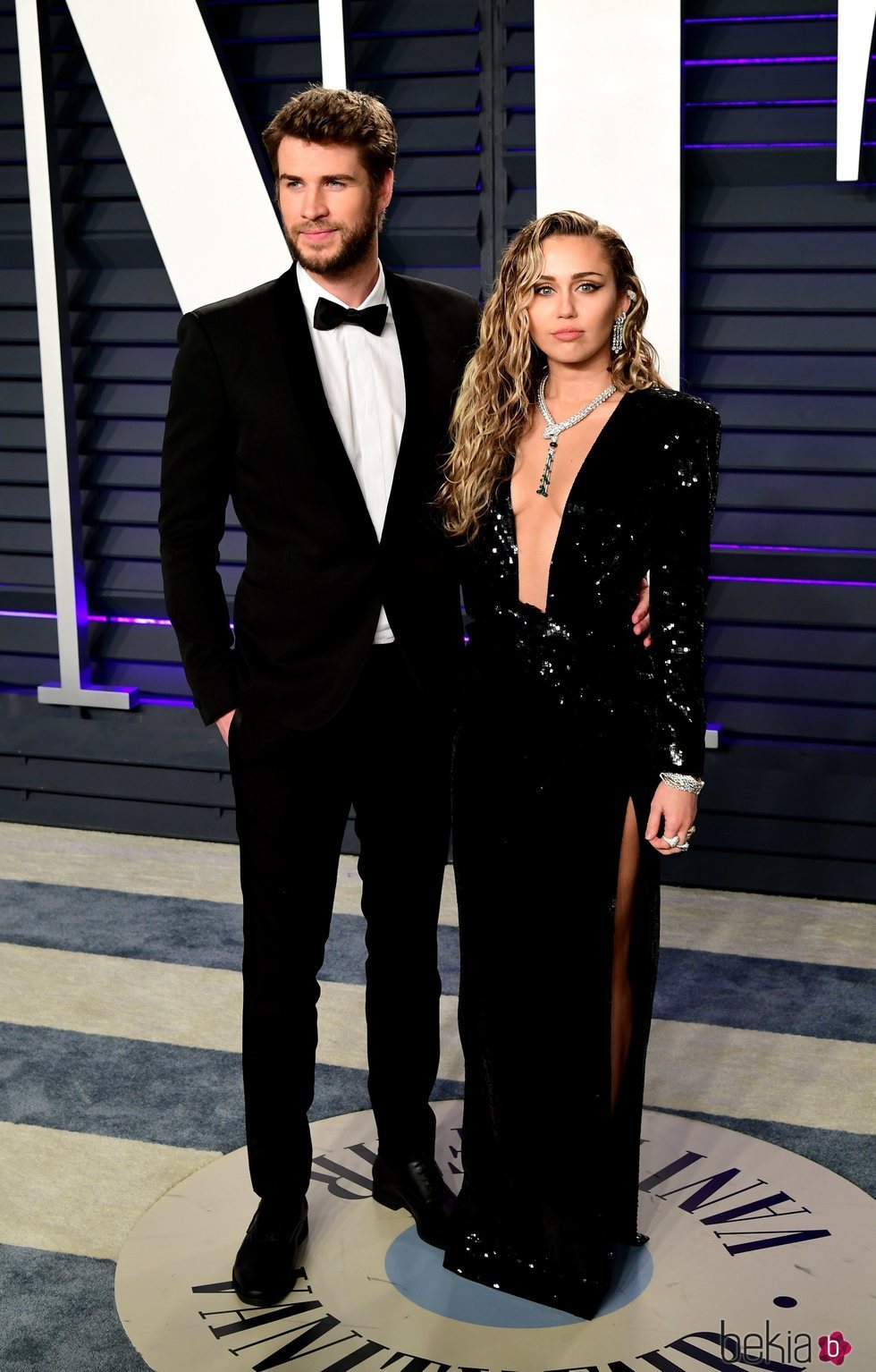 Miley Cyrus y Liam Hemsworth en la fiesta Vanity Fair tras los Premios Oscar 2019