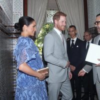 El Príncipe Harry y Meghan Markle saludan a Mohamed VI durante su visita oficial a Marruecos