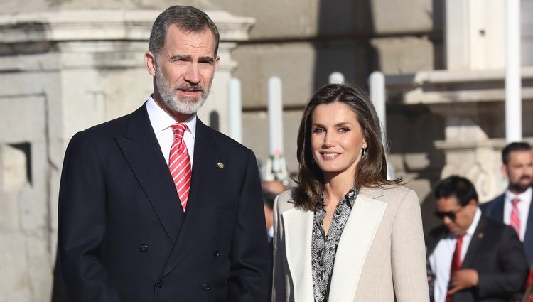 Los Reyes Felipe y Letizia en la recepción al Presidente de Perú y a su esposa en el Palacio Real