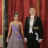 Los Reyes Felipe y Letizia en la cena de gala al Presidente de Perú, Alberto Vizcarra, y su esposa