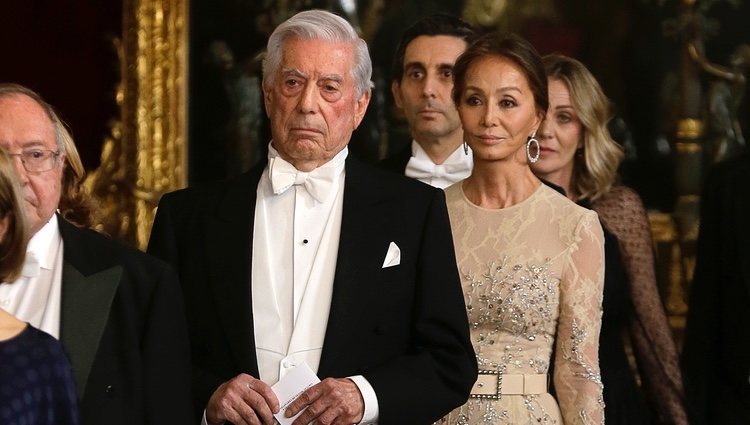 Mario Vargas Llosa e Isabel Preysler en la cena de gala al Presidente de Perú
