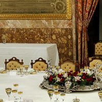 La soledad de Pedro Sánchez en la cena de gala al Presidente del Perú en el Palacio Real