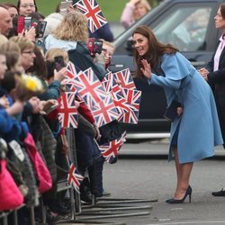 Kate Middleton saluda sonriente a los irlandeses