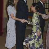 Alessandra de Osma hace la reverencia a la Reina Letizia en la cena por la Visita de Estado del Presidente de Perú, Martín Vizcarra