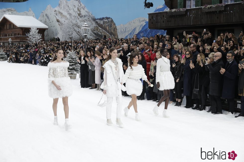 Penélope Cruz desfilando para Chanel otoño/invierno 2019/2020 en París