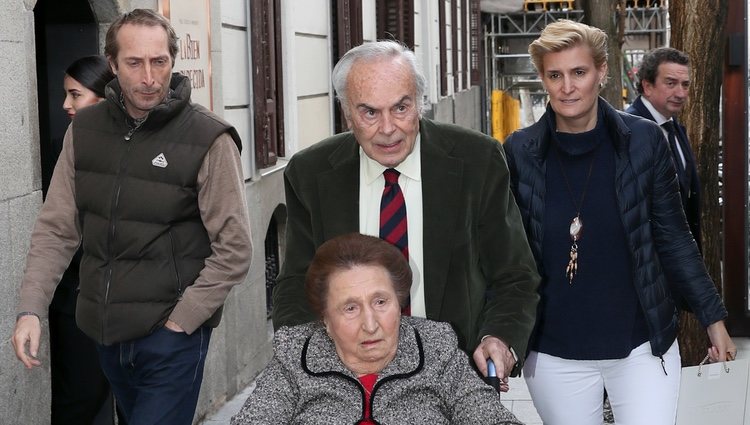 La Infanta Margarita con Carlos Zurita y sus hijos Alfonso y María Zurita en su 80 cumpleaños