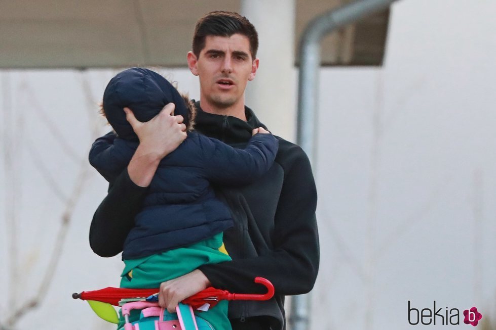 Thibaut Courtois con su hija Adriana - Foto en Bekia ...