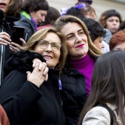 Carlota Corredera y su madre en la manifestación del 8M