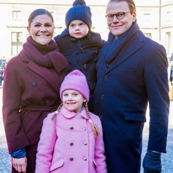 Victoria y Daniel de Suecia con sus hijos Estela y Oscar en el Día del Nombre en honor a Victoria de Suecia