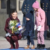 Victoria de Suecia con sus hijos Estela y Oscar en el Día del Nombre en honor a Victoria de Suecia