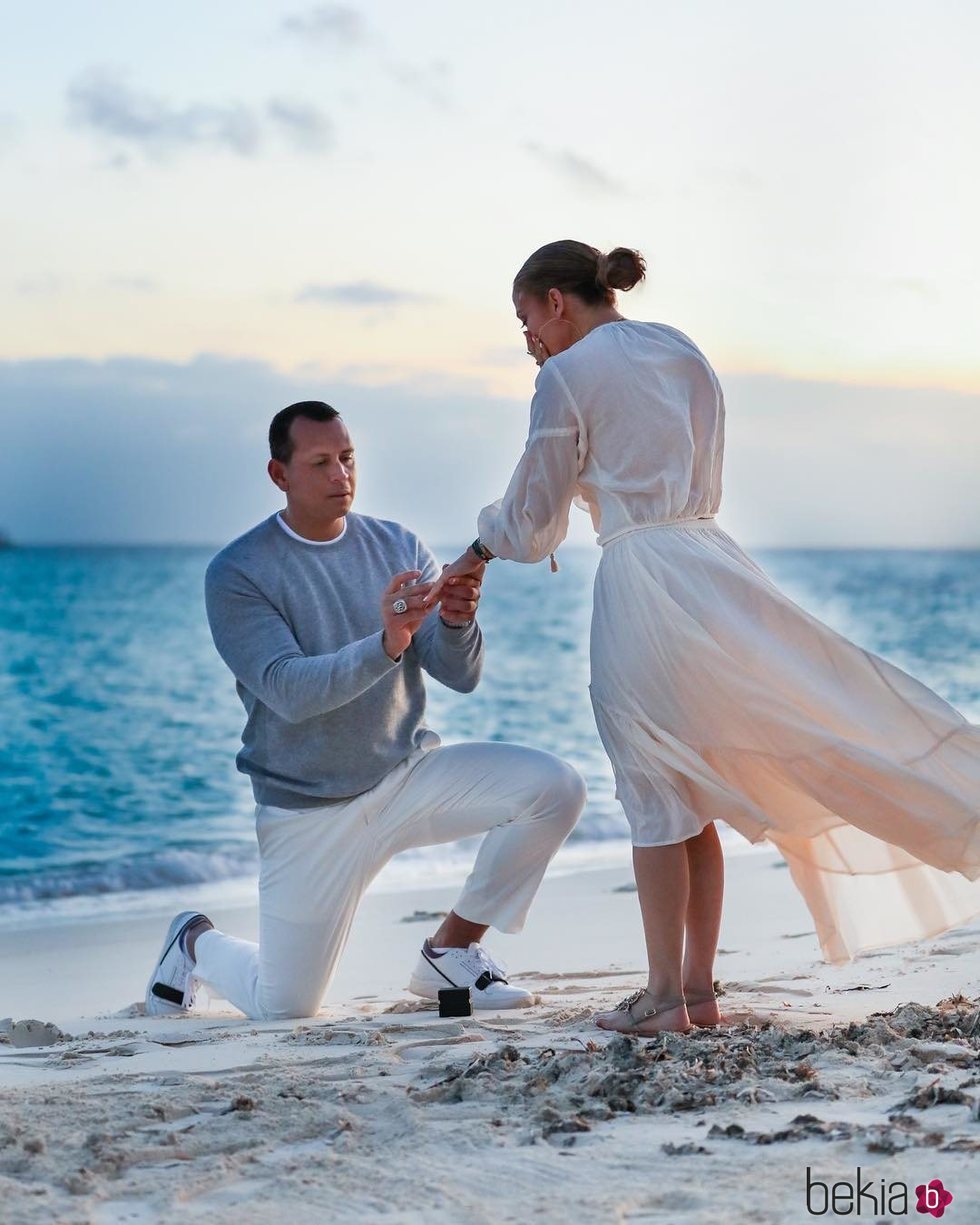 Alex Rodríguez pidiendo matrimonio Jennifer Lopez en una playa de Bahamas - El amor de Jennifer Alex Rodríguez - Foto en Bekia Actualidad
