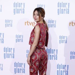 Anna Castillo en la alfombra roja de 'Dolor y gloria'