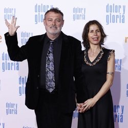 Pablo Carbonell y María Arellano  en la alfombra roja de 'Dolor y gloria'