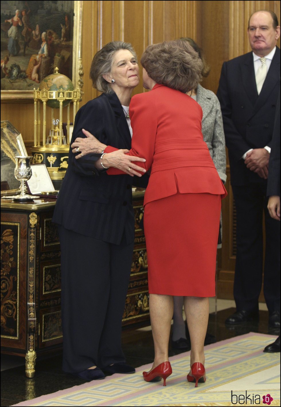 La Reina Sofía besa a la Princesa Irene de Grecia durante una audiencia en Zarzuela