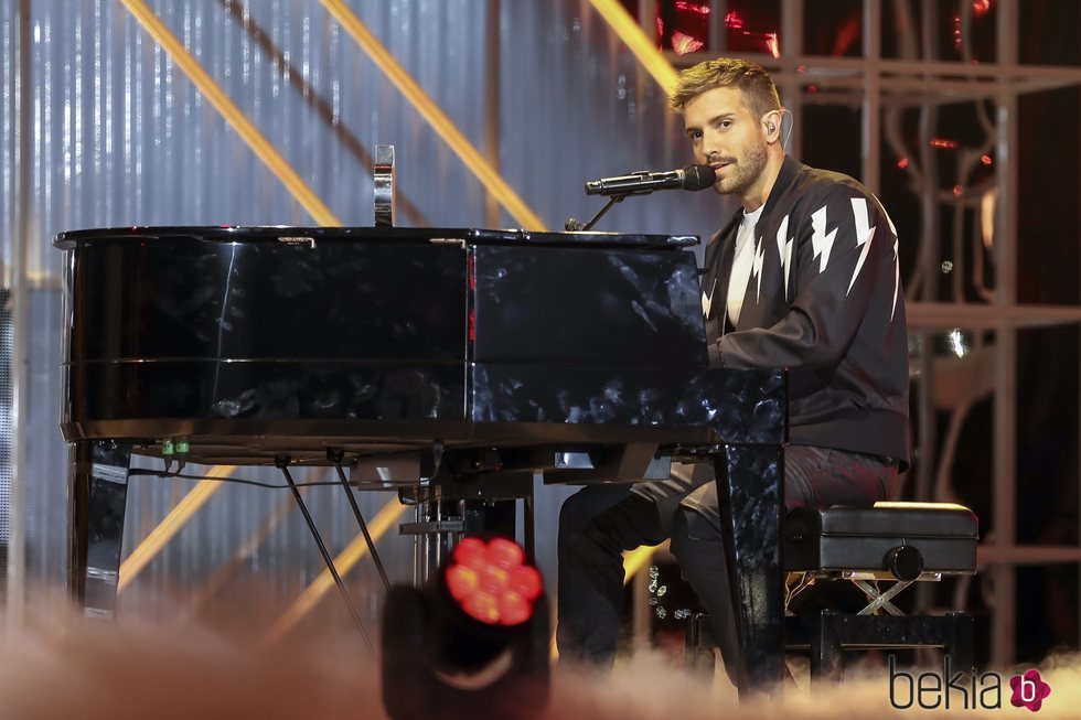Pablo Alborán al piano en los Premios Dial 2019 en Tenerife