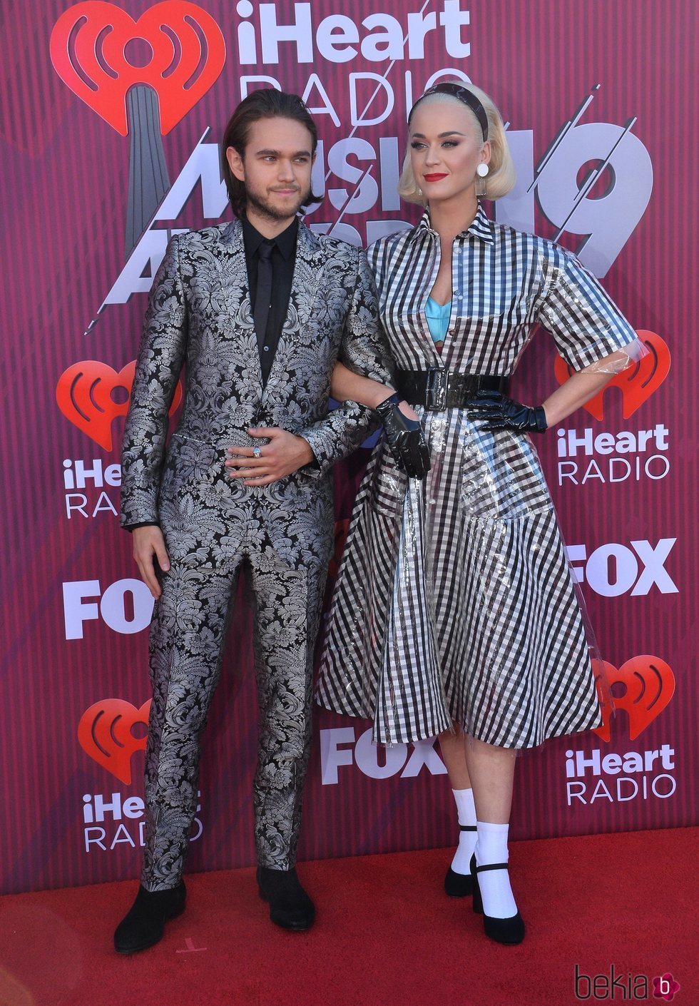 Katy Perry y Zedd durante los premios iHeartRadio Awards 2019