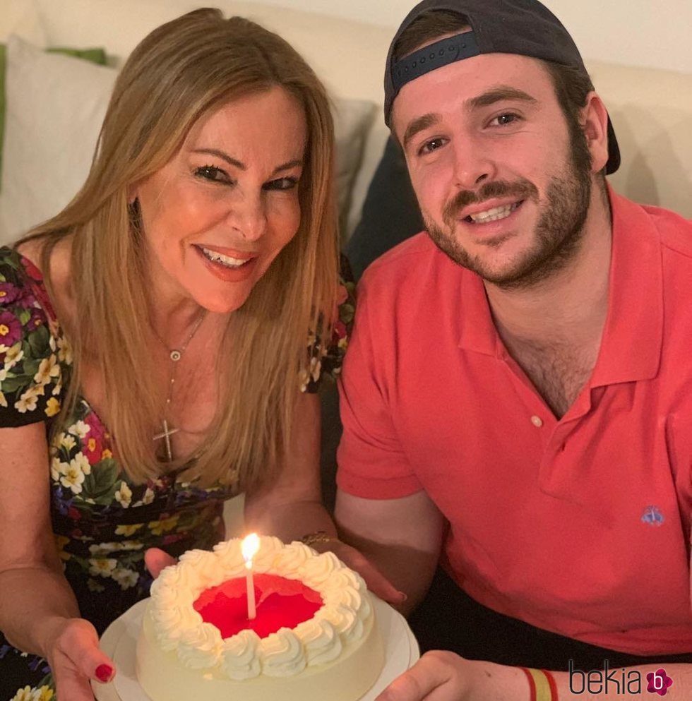 Ana Obregón celebrando su cumpleaños con su hijo Álex Lequio