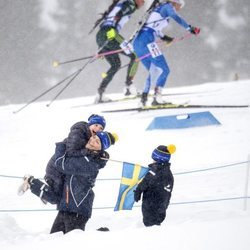 Victoria de Suecia y su hija Estela, muy divertidas en el campeonato mundial de biatlón en Östersund