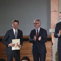 Los Reyes y el ministro de cultura entregan el Premio Nacional de Televisión a Matías Prats