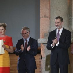 Los Reyes y el ministro de cultura entregan el Premio Nacional de Moda a Ágatha Ruiz de la Prada