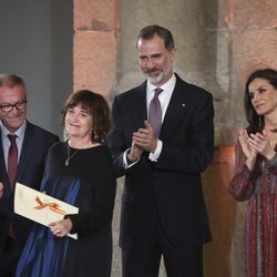Los Reyes Felipe VI y Letizia junto a Rosa Montero en los Premios Nacionales de Cultura