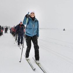 Victoria de Suecia de excursión en un río helado de Norrbotten