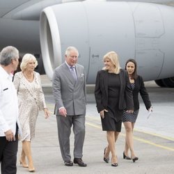 El Príncipe Carlos y la Duquesa de Cornualles llegan a Cuba
