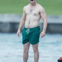 Nick Jonas, con el torso desnudo en alta mar