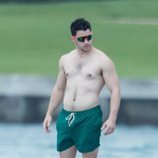 Nick Jonas, con el torso desnudo en alta mar