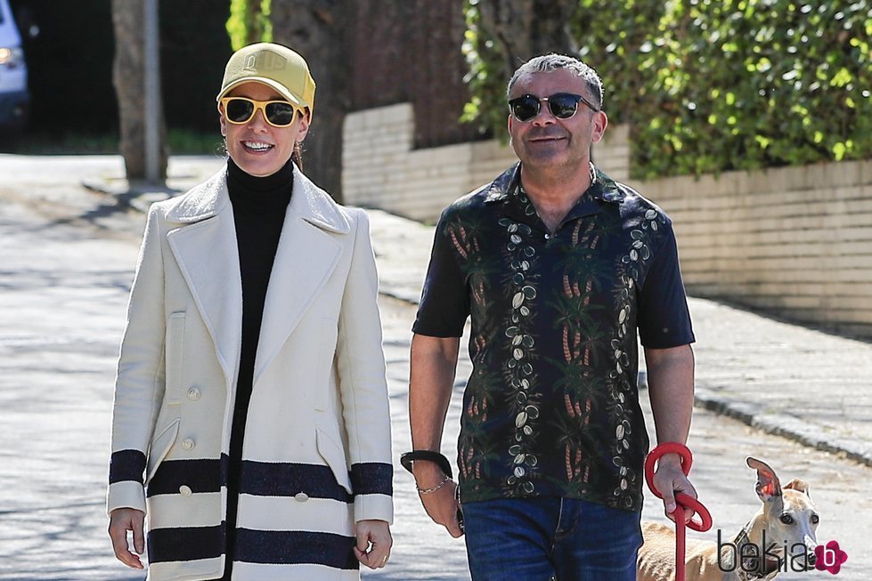 Raquel Sánchez Silva y Jorge Javier Vázquez dando un paseo por Madrid