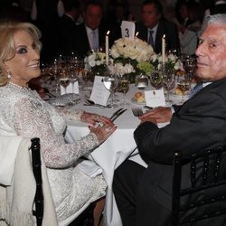 Mirtha Legrand y Mario Vargas Llosa en la cena de gala por el Viaje de Estado de los Reyes Felipe y Letizia a Argentina