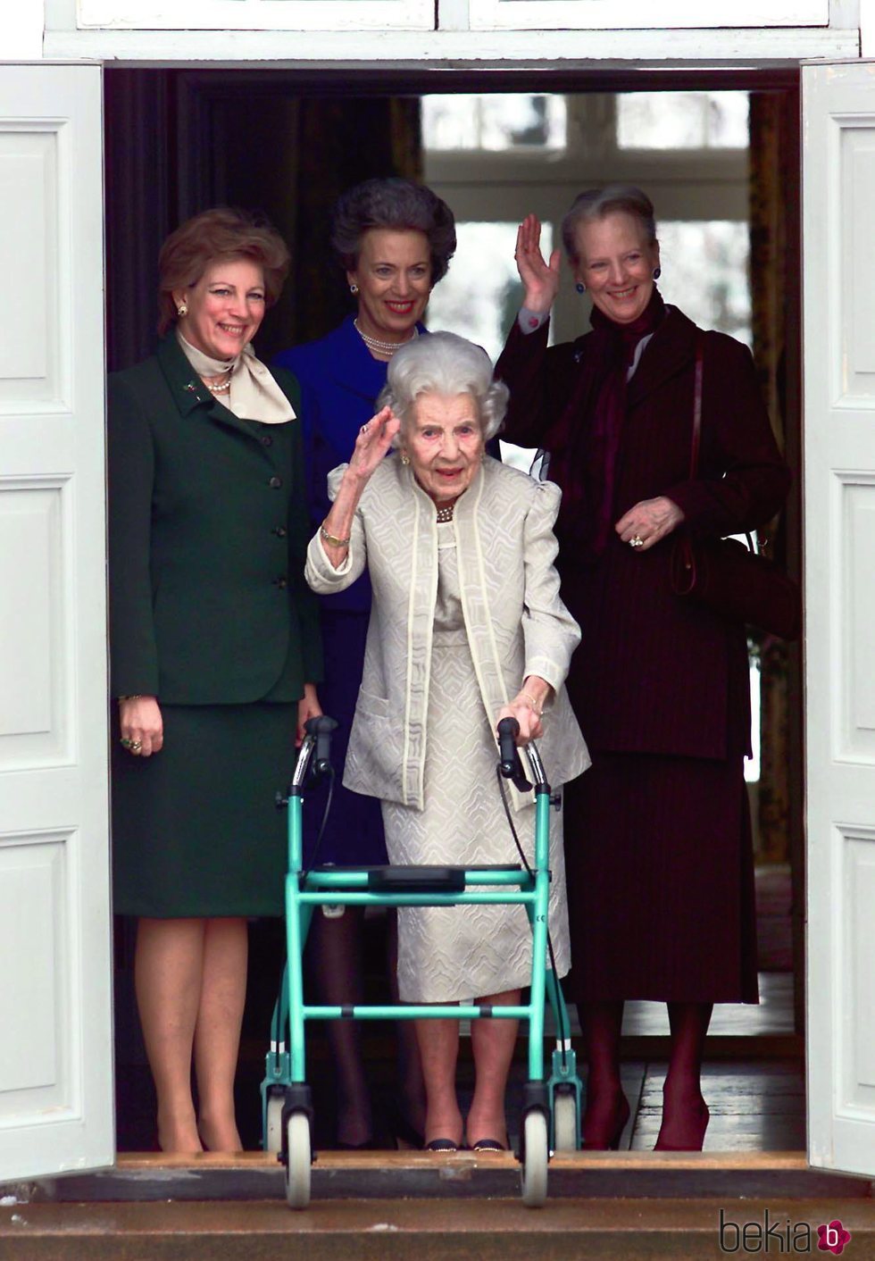 La Reina Ingrid de Dinamarca junto a sus hijas Margarita, Ana María y Benedicta
