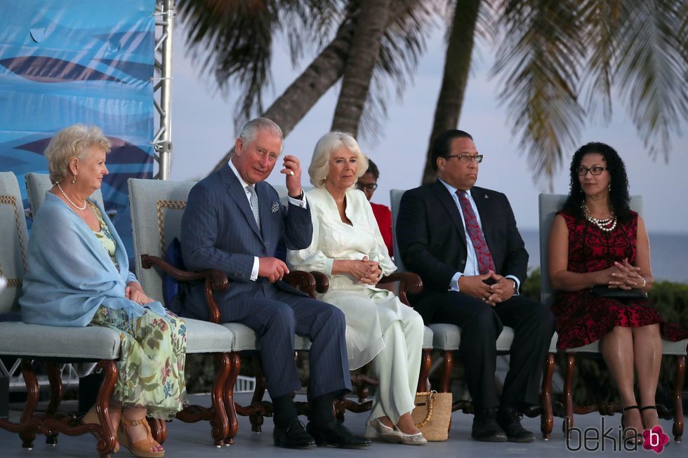 El Príncipe Carlos y Camilla Parker de visita en la Islas Caimán