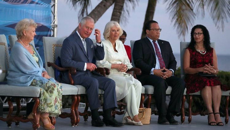 El Príncipe Carlos y Camilla Parker de visita en la Islas Caimán