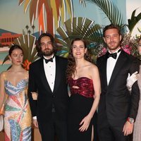 Alexandra de Hannover, Dimitri Rassam, Carlota Casiraghi y Pierre Casiraghi en el Baile de la Rosa 2019
