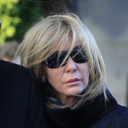 Norma Duval destrozada en el entierro de Carla Duval
