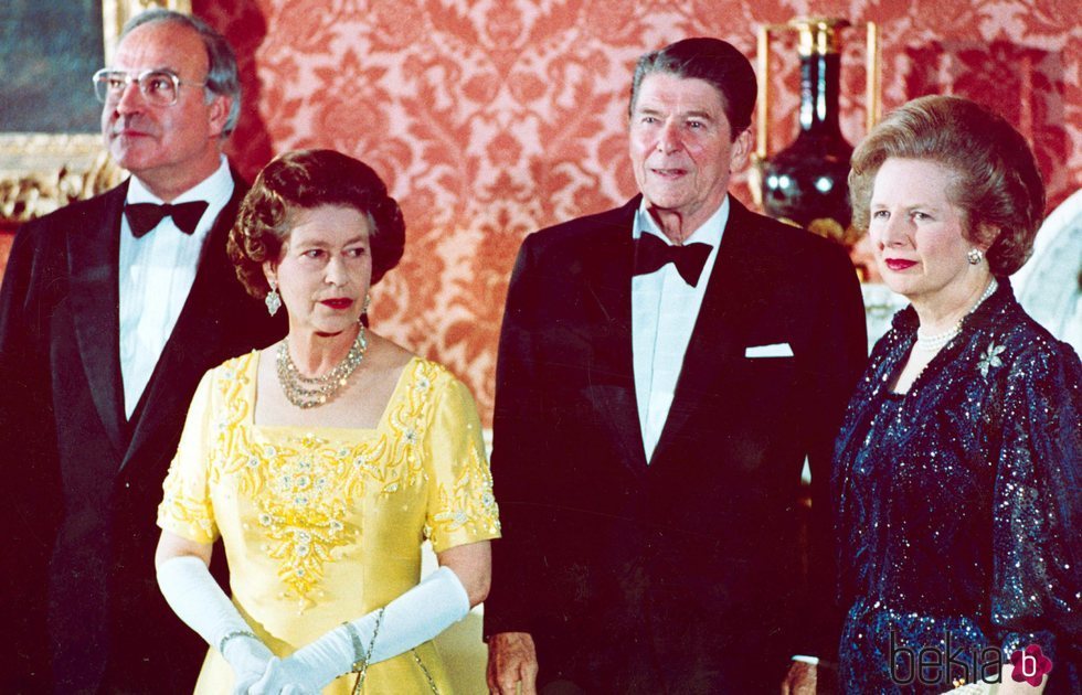 Isabel II con Helmut Kohl, Ronald Reagan y Margaret Thatcher