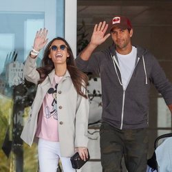 Ana Boyer y Fernando Verdasco saliendo del hospital con su hijo Miguel