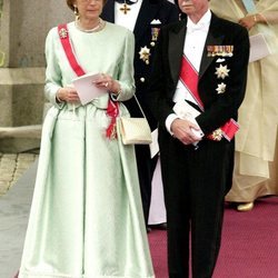 Los Grandes Duques Juan y Josefina Carlota de Luxemburgo en la boda del Príncipe Haakon y Mette-Marit