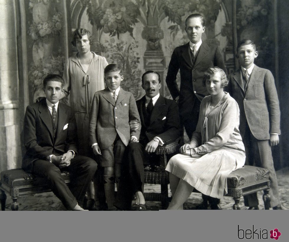 El Rey Alfonso XIII con sus hijos