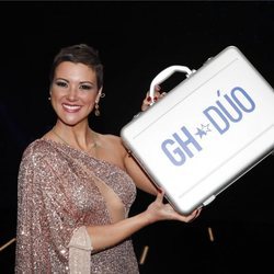 María Jesús Ruiz con el maletín tras ganar 'GH DÚO'