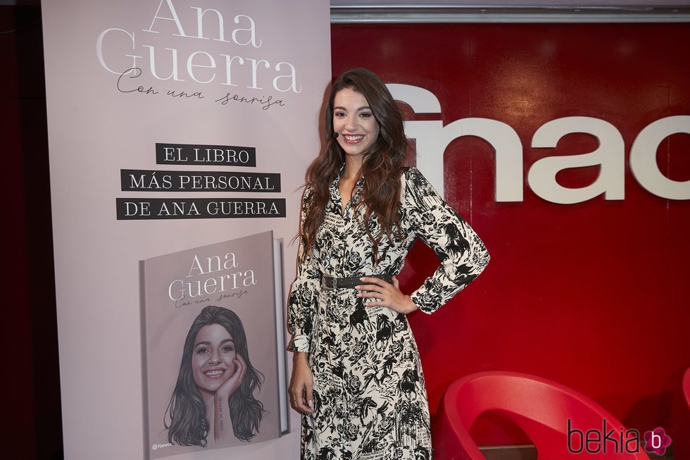 Ana Guerra durante la presentación de su libro 'Con una sonrisa'