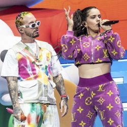 Rosalía y J Balvin actuan juntos sobre el escenario de Coachella 2019