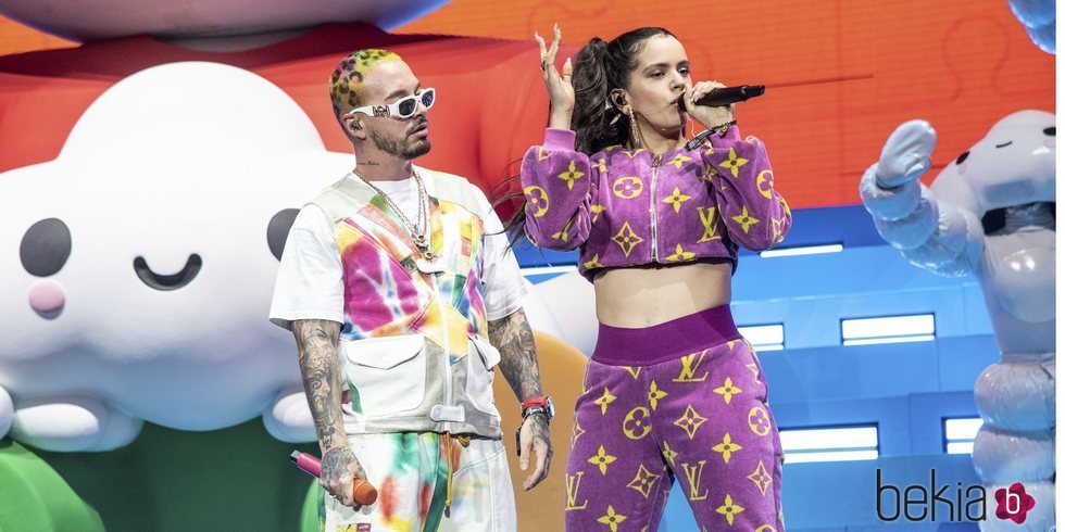 Rosalía y J Balvin actuan juntos sobre el escenario de Coachella 2019