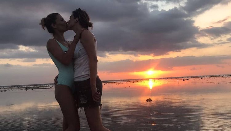 Sandra Barneda comparte una fotografía de un beso con Nagore Robles