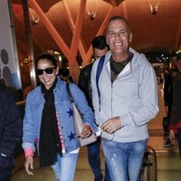 Carlos Lozano e Isabel Pantoja en el aeropuerto antes de 'Supervivientes 2019'