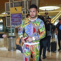 Omar Montes en el aeropuerto rumbo a 'Supervivientes 2019'